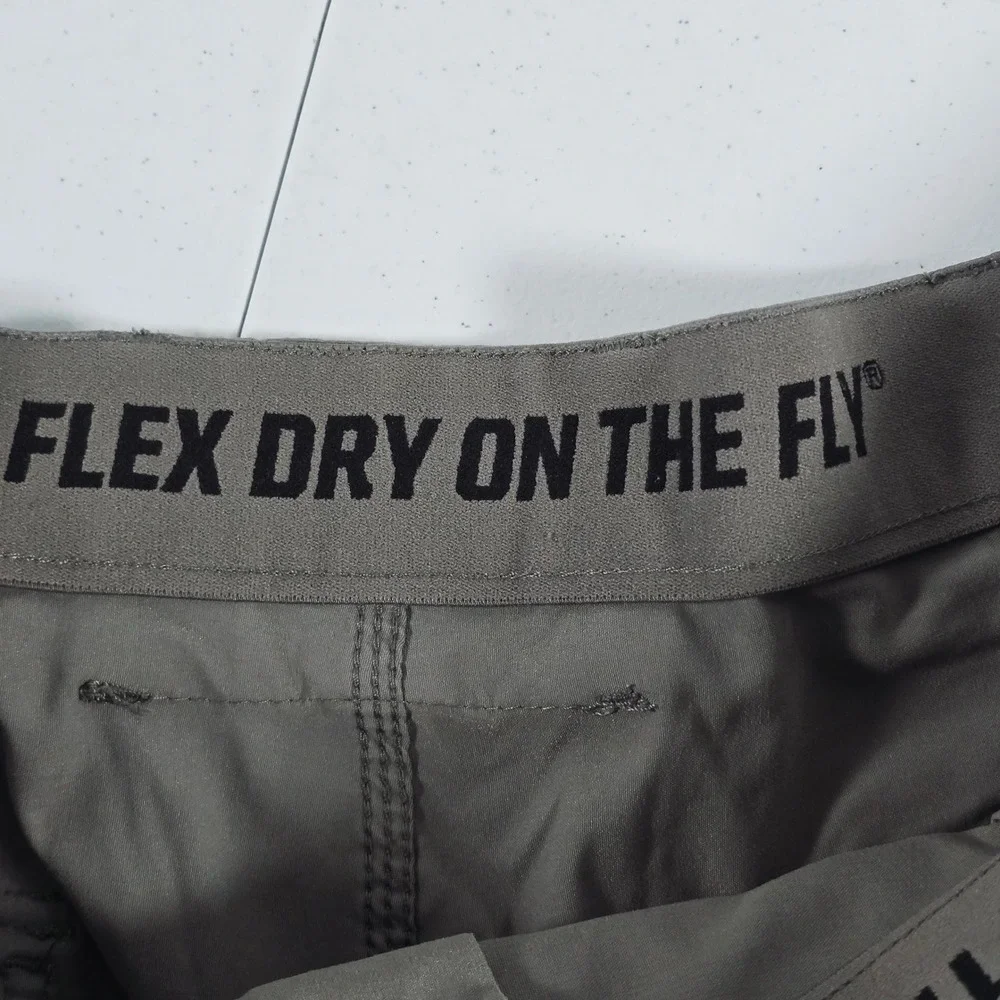 Duluth Trading Co Mens Dry on the Fly Relaxed Fit Cargo Shorts Grey 46 46203